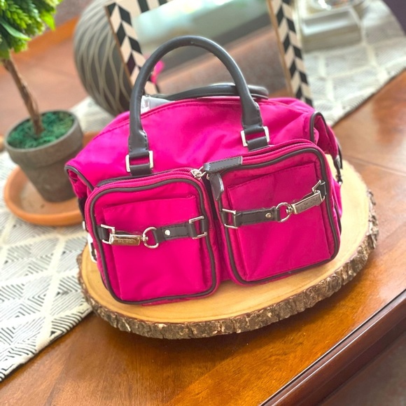 BCBG Handbags - BCBG tote with pockets
